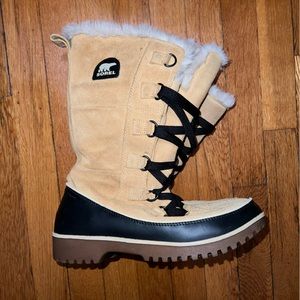 Sorel Women’s Tivoli High II boot. Excellent condition
